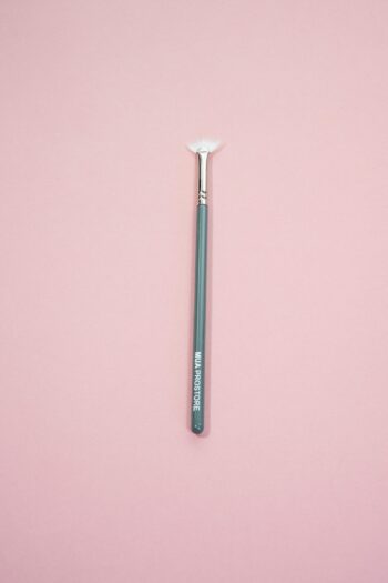 M20. MUA Groomed Lash Brush - Image 2