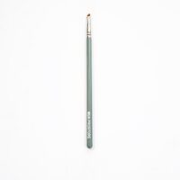 M21. MUA Winged Eyeliner Brush