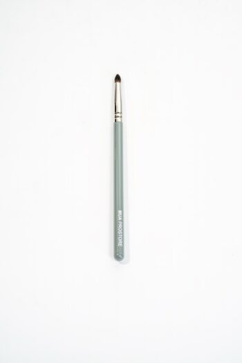 M17. MUA  Precision Detail Brush