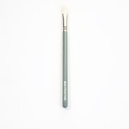 M16. MUA Fluffy Blender Brush