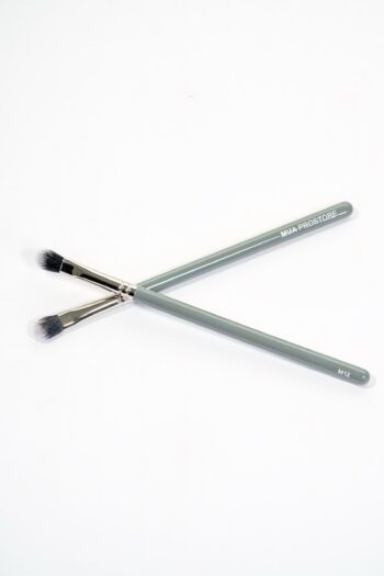 M12. MUA  Creamy Eyes Brush - Image 4