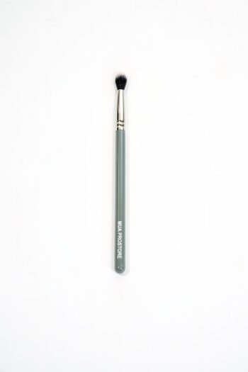 M11. MUA Fluffy Eye Brush