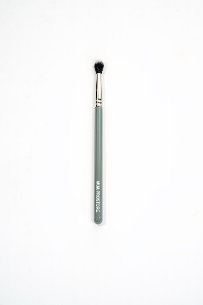 M11. MUA Fluffy Eye Brush - Image 1