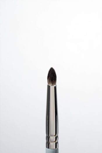 M17. MUA  Precision Detail Brush - Image 2