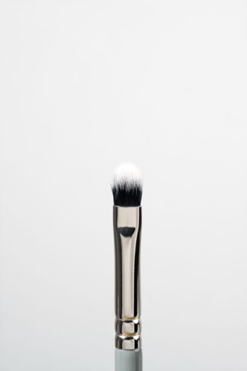 M14. MUA Smallest Eye Brush - Image 3